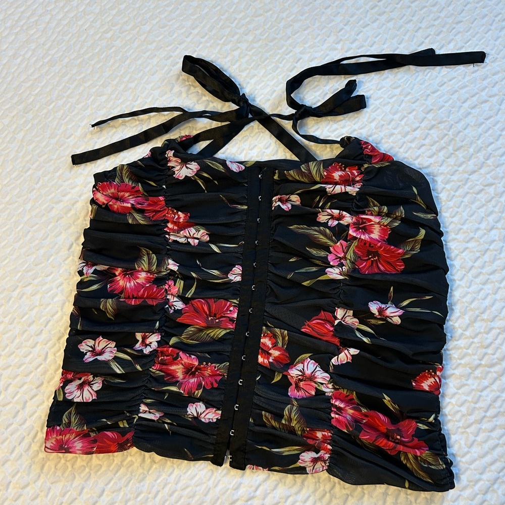 NWOT Sexy 🔥 Guess Black and Red Floral corset bustier, and stretchy strappy tie
